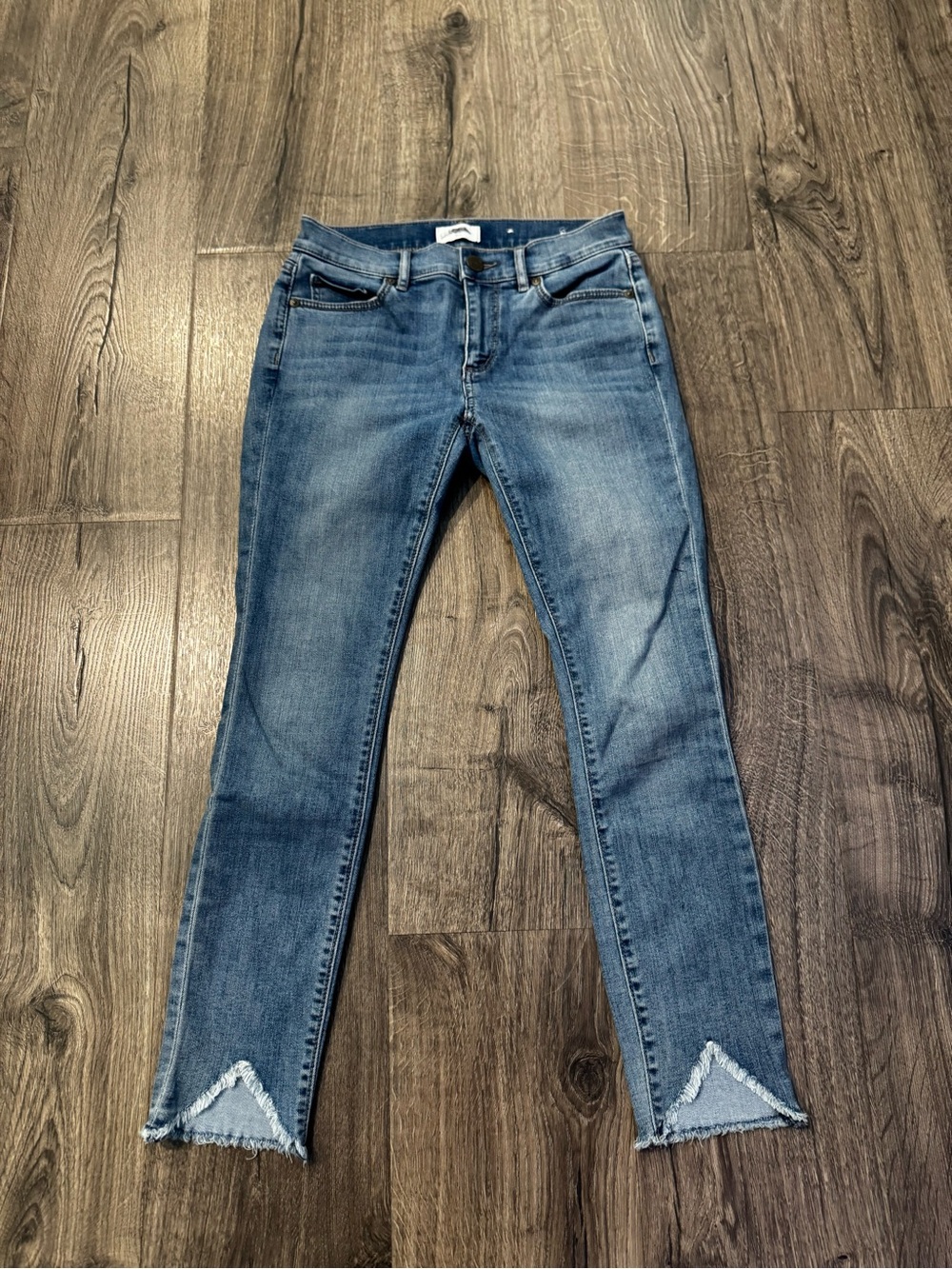 LOFT petite 00 Medium Blue Skinny ankle Jeans with Frayed Triangular Hem